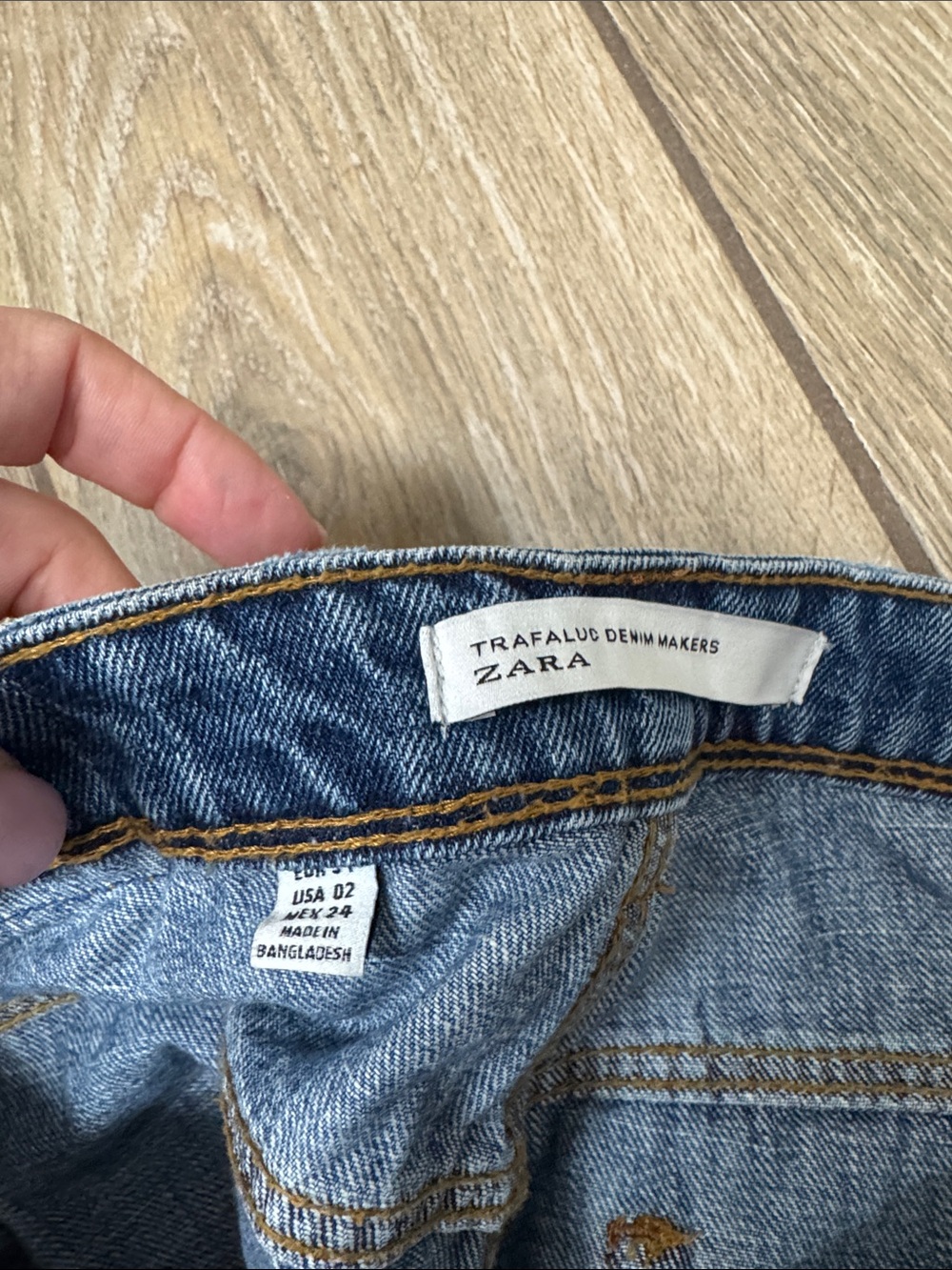 Zara denim shorts with sequin flower detail - Picture 2 of 7